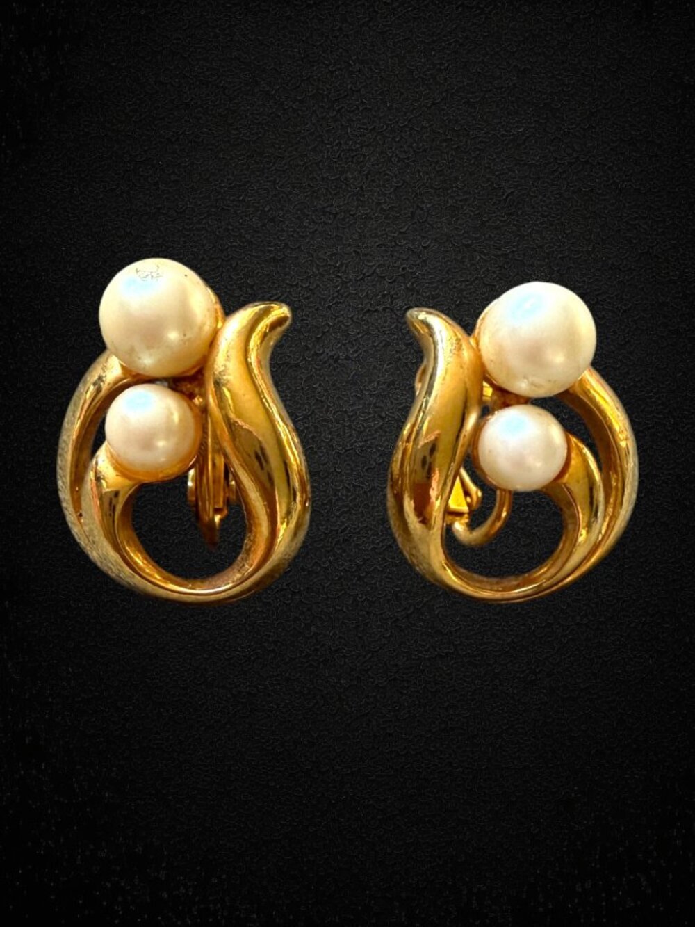 Vintage Avon Gold Tone Faux Pearl Swirl Clip On Earrings 80s